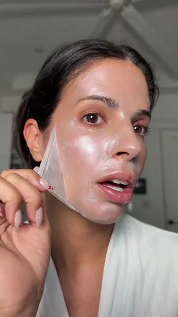 The post facial glow without the facial✨ Obsessed with how smooth, plump and radiant my skin looks after the @COSRX US  PDRN EXOSOME Mask 🤏 #cosrx #glazedglowmask #PDRNExosomes #koreanskincare  