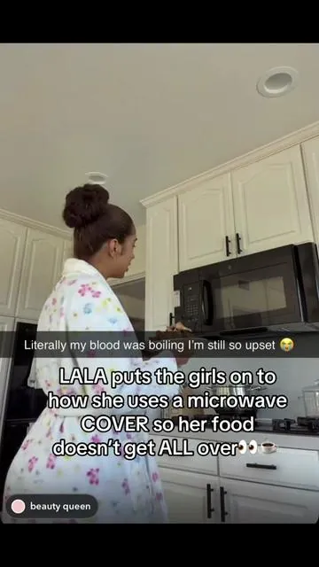 LALA puts the girls on to how she uses a microwave COVER so her food doesn’t get ALL over👀☕️  #lala #microwave #fyp #viral 