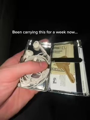 It’s lowkey nice #LifeHack #fypppp #wallet #aesthetic #fyp 