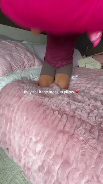 Better than a squishmallow #dealsforyoudays #tiktokshopcreatorpicks #breakuppillow #pink 