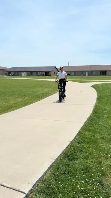 ⚡ Bici_Motor de 1500W de potencia máxima, batería removible de 48V y 20Ah, velocidad de hasta 30 MPH, autonomía de hasta 35 millas en modo eléctrico, llantas todoterreno de 20”x4”, cambios Shimano de 7 velocidades, frenos hidráulicos dobles, suspensión completa, capacidad de carga de hasta 330 libras, resistente al agua IPX6, envío gratis y opción de pago en 4 cuotas sin intereses. @tienda #weeklydeals #FathersDayGift #dealsforyoudays