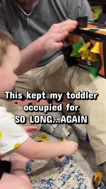 My goal is to keep screen time as low as possible this summer! It’s so tough, am I right? But it’s important for my toddler to learn how to occupy himself and to use his imagination. Building is something he loves right now, so this travel magnetic tile set was perfect! Will definitely be taking it on the next summer road trip! #hahalandtoys #kidstoys #magnetictiles #screenfreeplay #learningtoys 