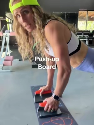 Do pushups the right way to work the muscles you want. #keepfitness #pushupboard #dealsforyoudays #summerwins #homeworkout 