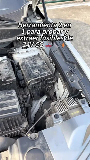 La mayoría de la gente gasta cientos de dólares en reparaciones cuando el problema era solo un fusible de 50 centavos...🚗⚡🔧💰#CarTips #CarRepair #AutoRepair #CarMaintenance #MechanicTips