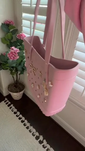 crocs medium tote bag is back! #crocs #tiktokshopcreatorpicks 