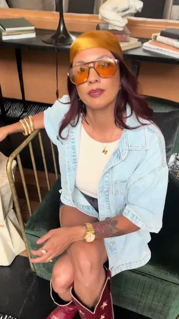 If you’ve seen me lately, you’ve probably seen this denim shirt 😂💙 It’s lightweight, oversized, and somehow goes with everything in my closet. Definitely one of my most-worn pieces lately. #denimshirt #oversizedstyle #fashionfinds #dealsforyoudays #ootdinspo 