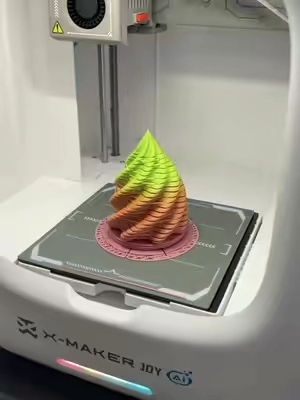 The absolute best beginner-friendly 3D printer for kids 🎨 It’s fully assembled, plug-and-play, and features a smart app with tons of ready-to-go models. Plus, the built-in camera lets them monitor the whole printing process directly from a phone. #3dprinterforkids #3dprinter #3dprinting #dealsforyoudays #screenfreeplay 