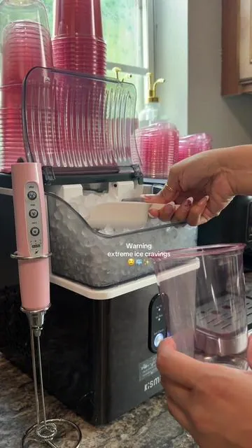 The perfect nugget ice maker 🤤🤤🧊🧊#CapCut #iceaddict🧊 #iceasmr #craving #fyp @Kismile @Kismile @Kismile Official 