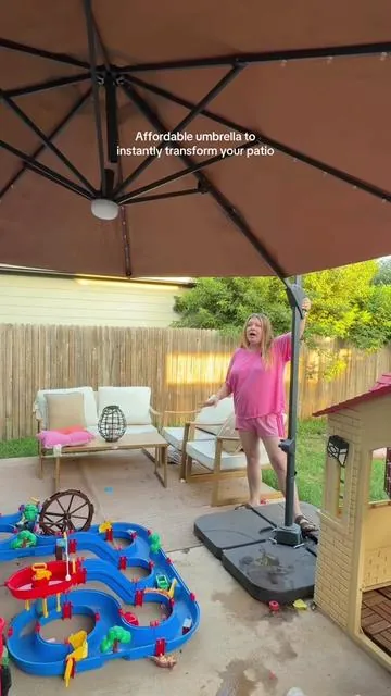 This off set umbrella is so nice and actually made out patio usable #umberella #offsetumbrella #sunshade #dealsforyoudays #outdoordecor 