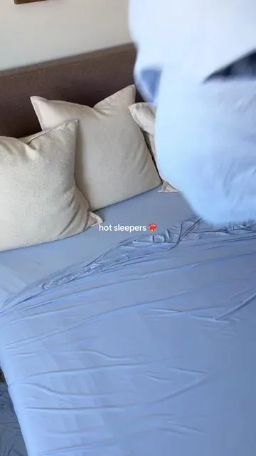 this is COLD🧊😴☁️ finally no more night sweats #hotsleeper #coolingcomforter #summerbedding #coolingblanket #tiktokshopcreatorpicks @CGK Linens 