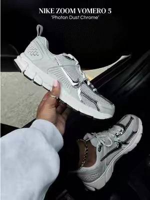 Chrome detailing = another pair of sneakers i can wear all the time that’ll match with everything!! 🩶 @Fly Kicks #nikevomero5 #vomero #vomero5 #runningshoes #dealsforyoudays