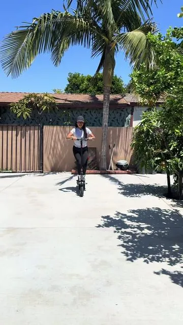500 watt | 28 mile range 💨 #electricscooter #summeractivities 