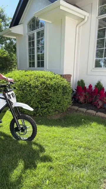 ESKUTE NOVA Electric Dirt Bike. Multiple colors available and free helmet included. Don’t forget to claim your coupons. @Eskute #ebike #electricbike #ebikes #dirtbike #tiktokshopcreatorpicks 