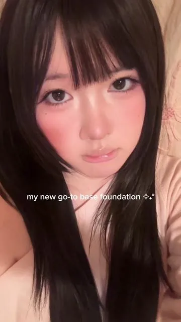 my new go-to base foundation from @SKINTIFIC Official 💗 it’s the pink glow cushion foundation in shade 00! #skintificcushion #skintificpink #cushionfoundation #basemakeup #fyp 