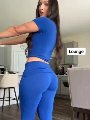 What we thinkin about this new color? 👀 @PUMIEY  #pumiey #pumieyloungeset #loungeset #loungewear #loungewearset 