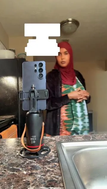 This auto face tracking tripod is a game changer! 🤩 It follows your movement automatically, so you can record hands-free without asking anyone for help. Perfect for content creators, live streams, family video calls, workouts, and daily videos. 📱✨ No more blurry videos or running back and forth to adjust your camera. Just set it up and let it do the work! 🙌 #TikTokShop #ContentCreator #AutoTrackingTripod #FaceTracking #TikTokMadeMeBuyIt     
