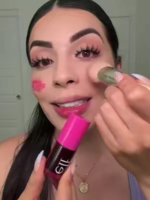 Rubor y Labial a la vez ✨ @e.l.f. Cosmetics #elfyeah #eyeslipsface #tiktokshopcreatorpicks #DealsForYouDays 