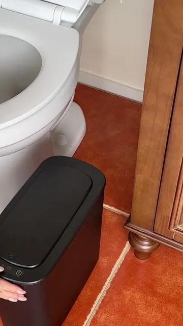 El basurero que todo hogar pequeño necesita.#tiktokdealsforyoudays #SummerWins #dealsforyoudays #trashcan #automatictrashcan 