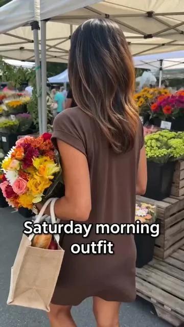 Simple loose tee dress, perfect laid-back outfit for Saturday morning farmers market trips#ootd #casualoutfit #teedress #everydayfashion #dealsforyoudays 
