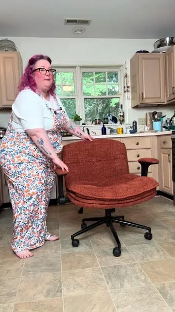 Dowinx Wide Criss Cross Chair ✨ #crisscrosschair #officechair #plussizechair #SummerWins #DealsForYouDays 