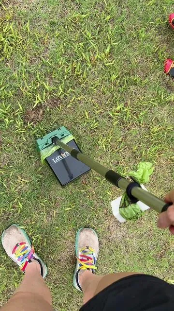 No touch dog poop scoop, now with a longer handle!! 🐕  #dog #dogsoftiktok #dogpoop #poop #dealsforyoudays @Neater Pets 