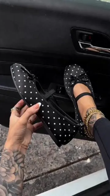 Free shipping today. #womenshoes #flatshoes #comfyshoes#FashionShoes #spotlightfinds