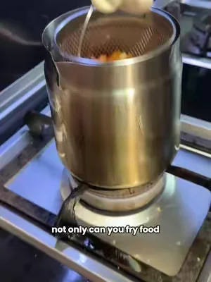 That's a game changer!  #frenchfries #oildispenser #kitchenhack #cooking #güglüsaclargüçlüben