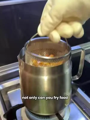 That's a game changer!  #frenchfries #oildispenser #kitchenhack #cooking #güglüsaclargüçlüben