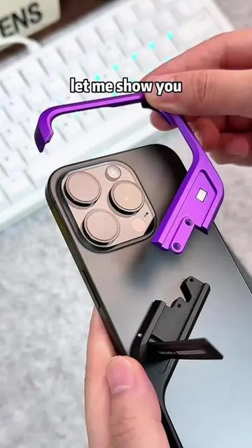 Even in this test, it didn’t break. Can your tempered glass screen protector do the same?#tiktokshopdealsforyoudays #fyp #onefish #screenprotector #tiktokmademebuyit 