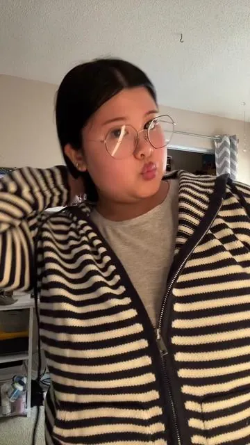 The perfect sweater!! 🤍 #sweaterzipup #sweater #zipupjacket #tiktokshopclothes #tiktokshopfind 