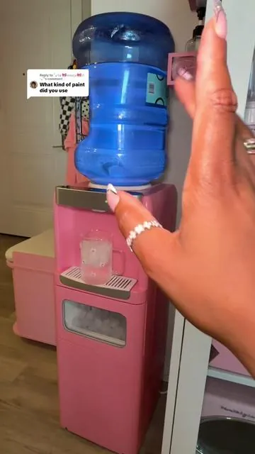 Replying to @˚₊‧꒰ა 🎀𝘬𝘦𝘯𝘢𝘻𝘫𝘢🎀໒꒱ ‧₊˚ I don’t recommend this type of paint for this project unless you sand the plastic first which I did not but it’s still cute💦🧊#waterdispenser #icemaker #icemachine #kitchenappliance #homefinds 