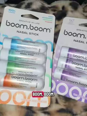 👃✨ Need a quick refresh? BoomBoom Nasal Sticks are my go-to for an instant burst of feel-good aromatherapy! Compact, easy to carry, and perfect for a little pick-me-up whether you’re at home, work, traveling, or on the go. 🌿💨 #BoomBoom #BoomBoomNasalStick #NasalStick #Aromatherapy #BreatheEasy