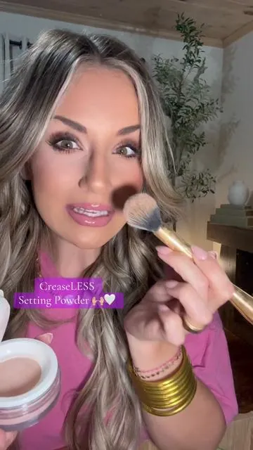 The best of the best creasless setting powder. #dealsforyoudays #makeupessentialhacks #tartecreaseless @tarte cosmetics 