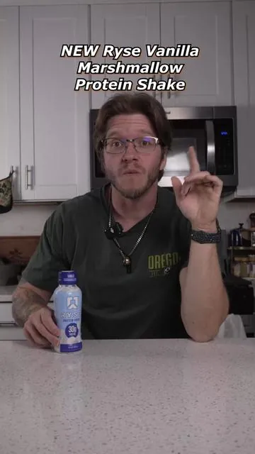FFGF reviews the NEW vanilla marshmallow @RYSE protein shake #formerfatguy #dealsforyoudays #summerwins #foodcritic #proteinshake 