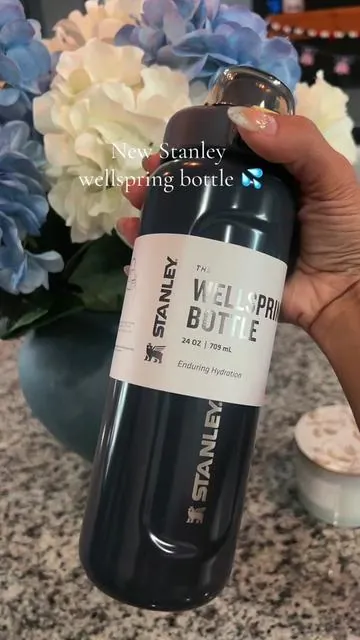 This is genius ✨ #stanley #stanleycup #stanleywellspringbottle #dealsforyoudays #waterbottle 