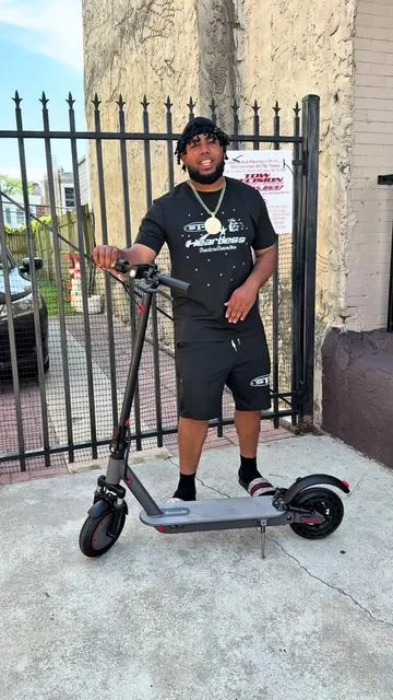🛴🔥 ¡Aprovecha el descuentazo🔥🛴 Llévate este scooter eléctrico de alta potencia con cargador incluido y todo lo que necesitas para empezar a rodar desde el primer día. 🚀 Hasta 22 MPH de velocidad, gran autonomía y envío gratis. ¡Oferta por tiempo limitado! ⏳🛒#scooters #electricvehicle #scooter #dealsforyoudays #viraltiktok 