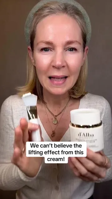 This cream lifts your face immediately! d’Alba Intensive Volufiline Grinding Cream. It can increase elasticity around your eye wrinkles by 7% and instantly lift your face by 11.27%. We are highly recommending that you try this cream as your daily moisturizer and see the results in real life! Link is in our bio. @d'Alba Piedmont #dalbapartner #dalba #dalbavolufilinegrindingcream #brushingbotox #volufiline  
