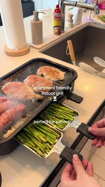 this indoor smokeless grill is such an amazing kitchen gadget to have especially in the summer time 10/10 one of my favorite finds #dealsforyoudays #summerwins #indoorgrill #apartmentmusthaves #kitchenfinds  