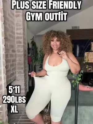 I love me a stretchy plus size friendly gym outfit!! #gym 
