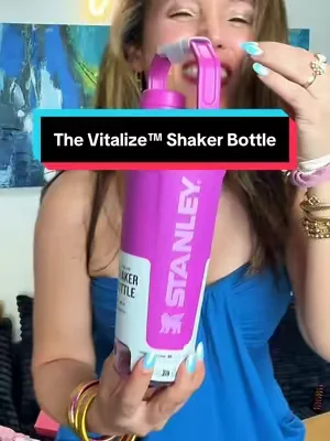 💧✨ Si tomas proteína, pre-workout o simplemente quieres mantenerte hidratada, esta botella de Stanley lo hace todo. Práctica, resistente y súper bonita. #Stanley1913 #StanleyCup #HydrationGoals #shakerbottle #dealstoryoudays 