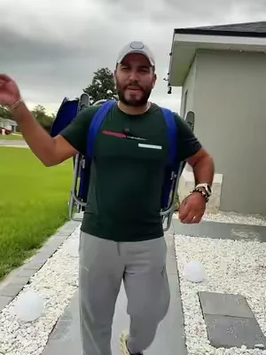 Disfruta de la playa, camping o cualquier aventura al aire libre con esta silla reclinable de múltiples posiciones. Incluye almohada para mayor comodidad, portavasos integrado y diseño plegable tipo mochila para transportarla fácilmente donde quieras. #BeachChair #OutdoorLiving #tiktokshopmemorialday #dealsforyoudays @WeCharmer Store #tiktokshopcreatorpicks 