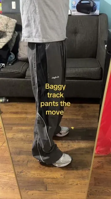 #viral #fyp #trackpants #baggypants 