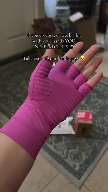 I use these whenever I have a long day of crocheting orders 🫶 they help a lot with wrist and finger pain 🥲  #crocheting #crochettips #handpain #fyp #compression 
