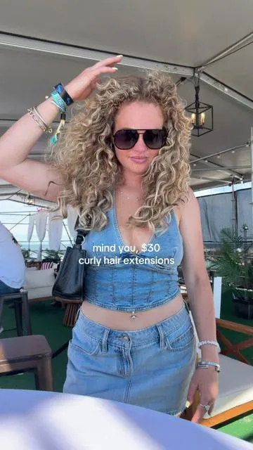 Curly hair extensions 👏🏼 this is dark blonde with highlights 16 inch #curlyhairextensions #curlyhairroutine #extensions #curlyhairclipins #clipinextensions 