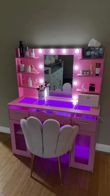 Never loved a vanity more!! It's so perfect!! #vanity #makeupvanity #vanitymakeup #vanitymirror #vanitywithlights