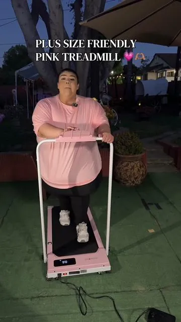 On weekends we wear pink too 💗🫶🏽 #pink #pinkaesthetic #treadmill #walkingpad #plussizefriendly 
