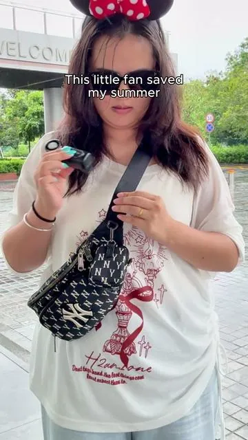 Great for strollers, backpacks, umbrellas and desks 🌬️ #musthavegadgets #homeaccessories #portableairconditioners #smallgadget #4in1retractablecarcharger #gadgetessentials #coolingblanketreview #coolinggadgets #gadgetfindsuk #bestcoolingblanket #StrollerFan #BackpackFan #ClipFan #PortableFan #MomEssentials