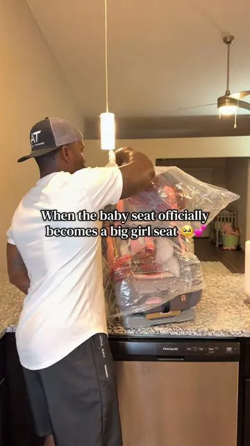 Watching your little one graduate from the baby car seat to their first big girl seat hits different. 🥹❤️ One of those moments that makes you realize they’re growing up way too fast. Safe, comfortable, and ready for all our next adventures together. 💕 #ParentTok #GirlDad #DadLife #dealsforyoudays #Summervibes 