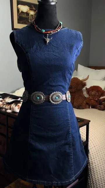 Women's American Retro Sleeveless Denim Dress, Short A-Line Style, Flattering Fit, Perfect for Daily Commute, Dates, Parties, Vacations #drees #dates #retro #drees 🌵🤠🤎