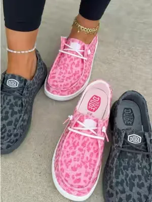 Pink leopard lovers, this one’s for you! 💗 #everydaycomfort #leopardprint #pinkleopard #heydudeshoes #everydaystyle @HeyDude 